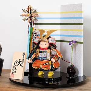 鎧着大将<の五月人形